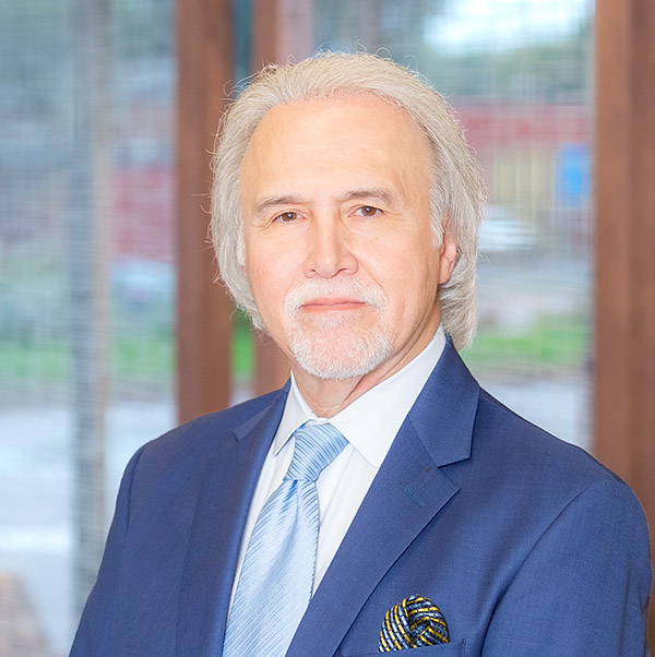 Photo of Dr. Roland Ugarte